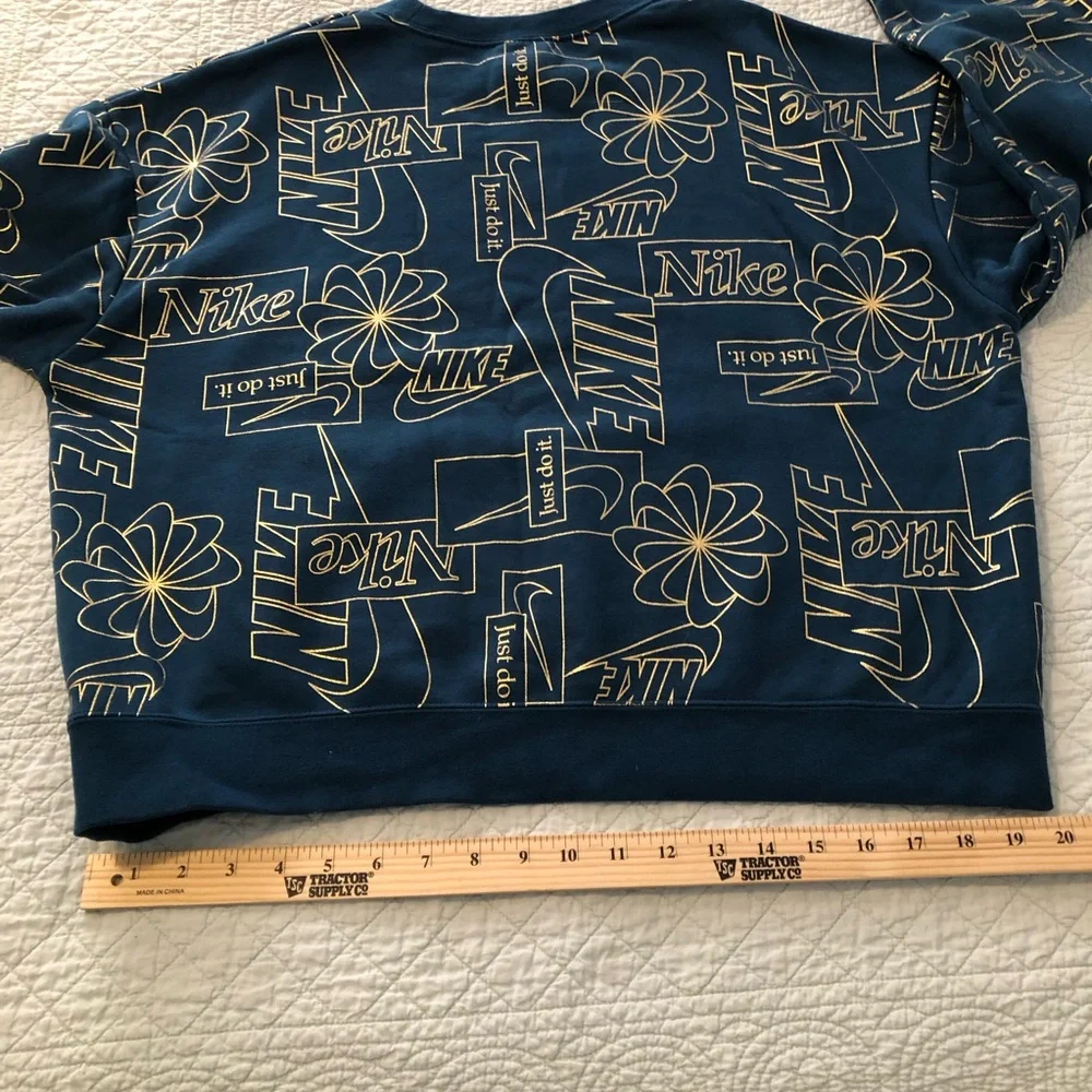 Nike Icon Clash All Over Print sweatshirt. Size large.